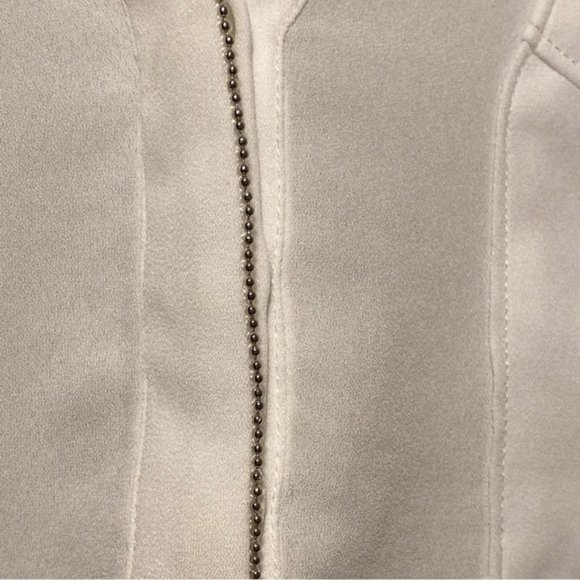 074 H&M Womens Blouse Shirt Size 4 off white Color long sleeve 2 pocket - Picture 5 of 10